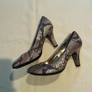 Sofft ‘Euro Soft’ Women’s Snake Skin heels Size 7.5 Preowned Like new